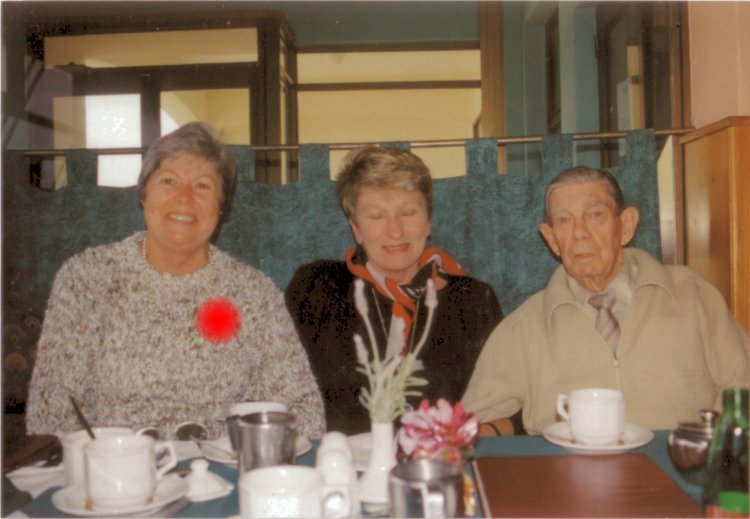 [1-sanettha-lunch-ma-pa-myburgh-kaapzicht-strand-undate.jpg]